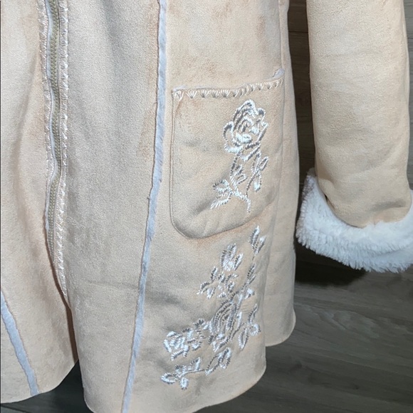 Embroidered floral long faux fur/suede jacket - Picture 2 of 7